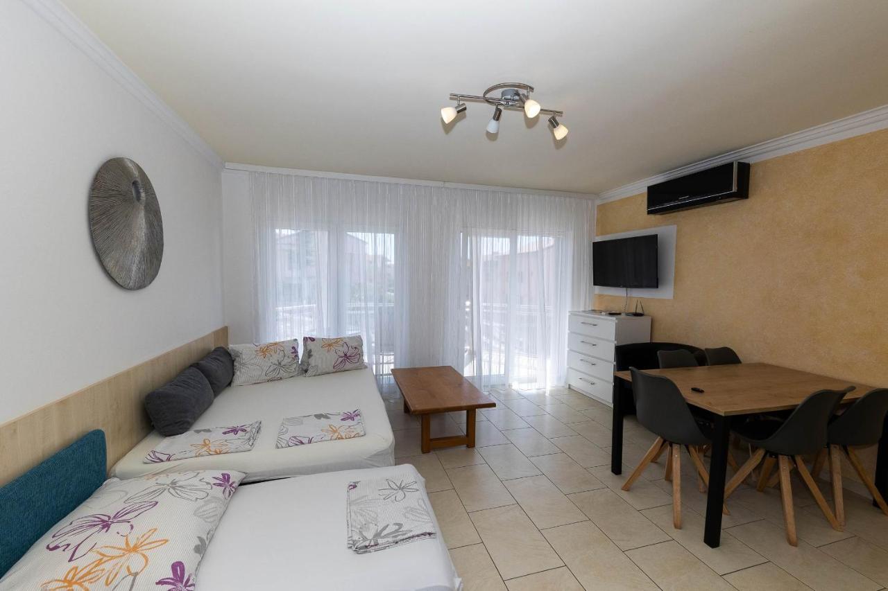 Apartmani Dea Crikvenica Bagian luar foto