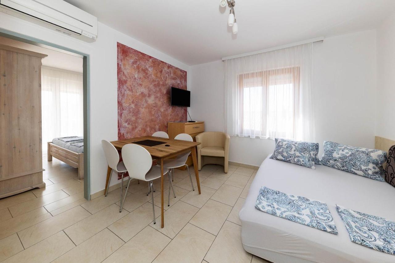 Apartmani Dea Crikvenica Bagian luar foto